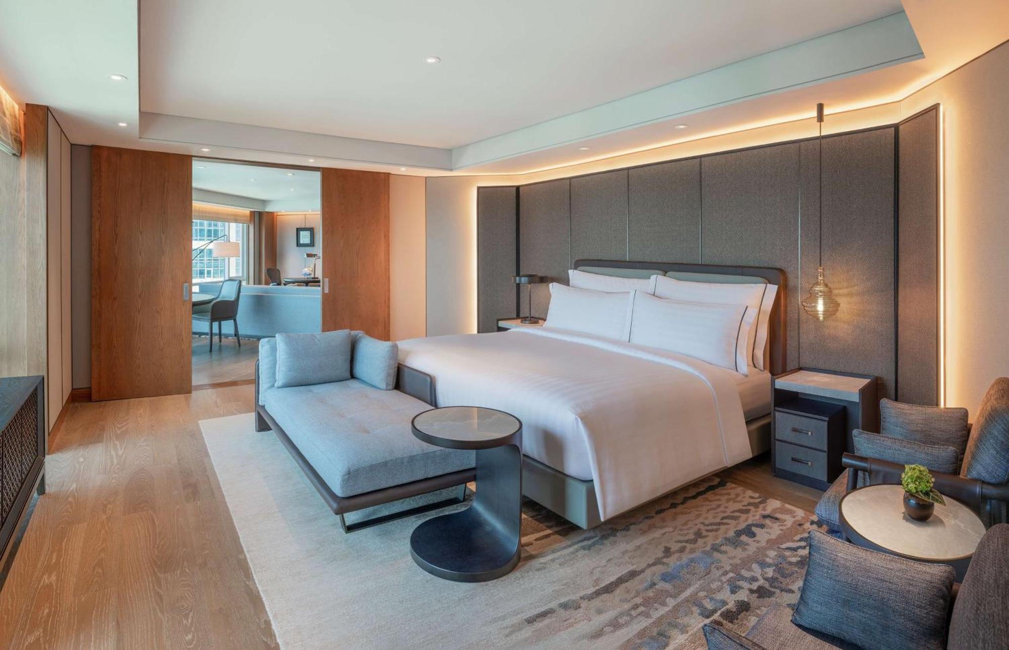 Conrad Bangkok Hotel Exterior foto A bedroom at the hotel